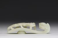 China - Green jade fibula decorated with two Chilongs, 20th century.