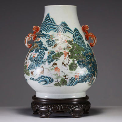 China - Pink family polychrome porcelain vase with ‘Hundred stags’ decoration, Qing dynasty, Quianlong mark with six characters.