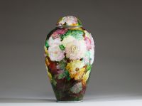 Camille FAURÉ (1874-1956) - Vase couvert Art Déco en cuivre émaillé à décors d’anémones multicolores, signé C. Fauré, Limoges, France.