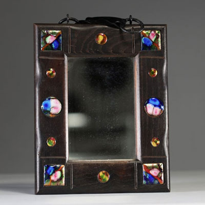 Miroir en bois et cabochons en émail sur cuivre.