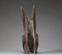 Afrique RDC - Masque en bois sculpté, perles et cauris, début XXème.