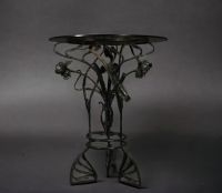 Table en verre à piétement floral en fer forgé d'époque Art Nouveau.