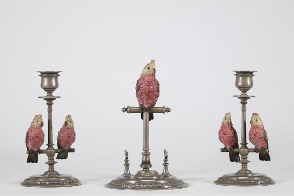 École de Vienne, vers 1900 Ensemble de bureau en bronze patiné et peint représentant des perroquets
