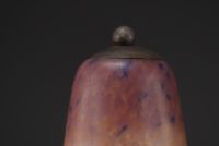 Charles SCHNEIDER (1881-1953) - Veilleuse Art Nouveau en verre nuancé et fer forgé, signée.