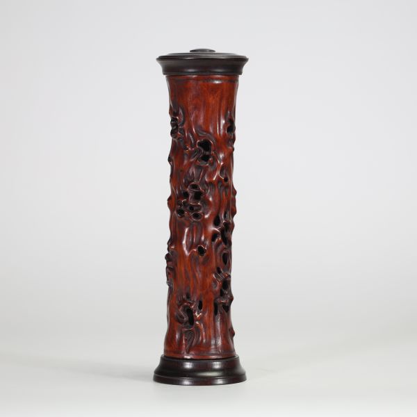 Boîte à encens en bois sculpté à décor de ruyi ajourés, Chine, dynastie Qing