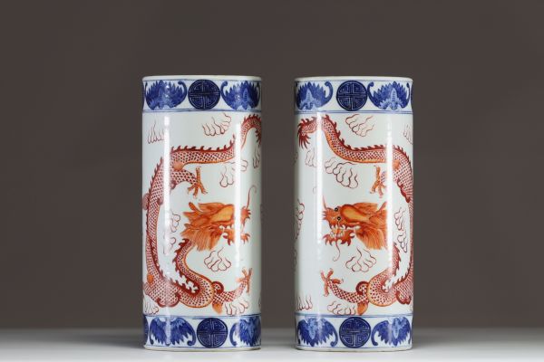 China - Pair of polychrome porcelain scroll vases decorated with dragons and mouse chaves.