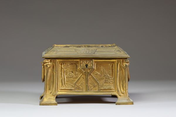 Coffret à bijoux Art Nouveau en bronze doré, vers 1900.