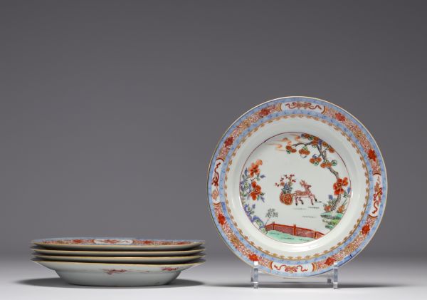 China - Set of five polychrome porcelain plates decorated with deer, 18th century.