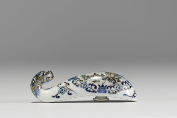China - Polychrome porcelain fibula with landscape decoration, blue mark, 19th century.