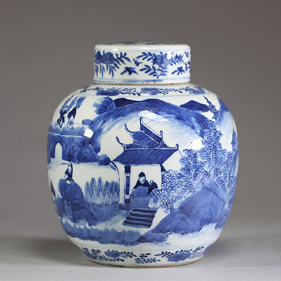 Chine - Potiche couverte en porcelaine blanc bleu à décor de paysage montagneux, de personnages et de buffle, XIXème.