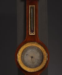 Baromètre en placage d'acajou et bronze doré 