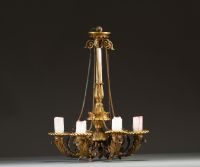 Lustre Empire en bronze ciselé et doré à décor de cornes d'abondance, feuilles d'acanthe et palmettes, vers 1800.