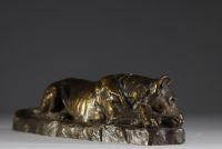 Georges Lucien GUYOT (1885-1973) - ‘Dog at rest’ Bronze with shaded brown patina, signed.