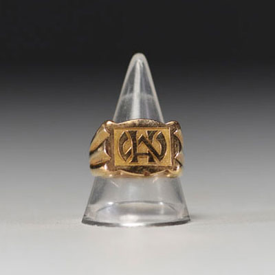 Chevalière in 18k gold weighing 16g.