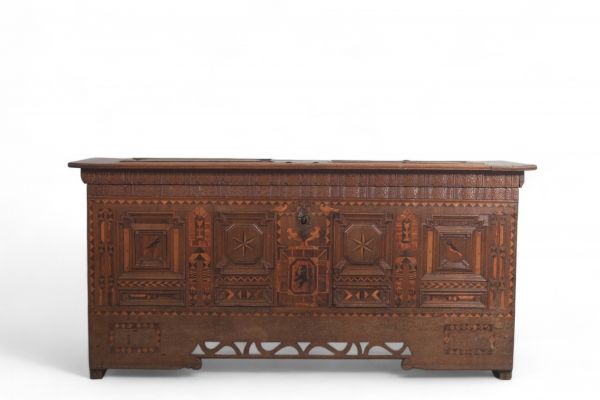 Coffre en chêne et marqueterie, travail de maitrise, époque XVIIIème.