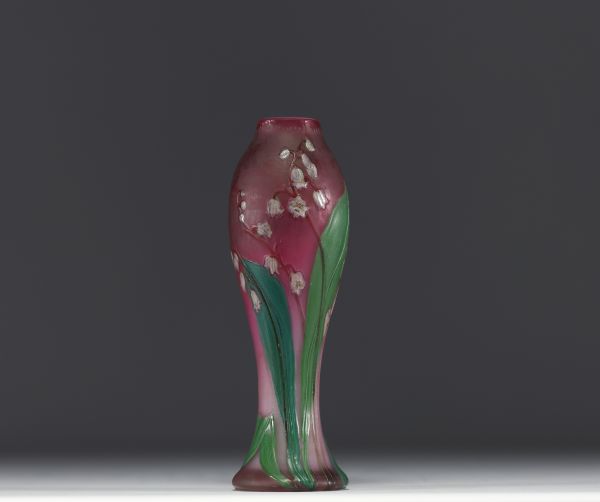 BURGUN & SCHVERER, Verrerie d'Art de Lorraine - Rare multi-layered glass vase with enamelled lily of the valley design, acid-etched on a pink background.