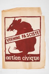 Mai 68 – Vermine fasciste, action civique  Affiche originale réalisée en sérigraphie couleur brun-rouge. École Nle Supérieure des Beaux-Arts, toute sa marge non coupée, traces de plis, sujet intact. Non entoilée  85X61 cm