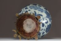 China - Rare blue-white porcelain vase decorated with peacocks and peony flowers, bronze mounting, Ming period.