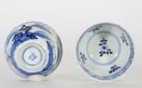 Paire de bols en porcelaine bleu et blanc à décor d’archers à cheval, Chine, dynastie Qing, marque  Chenghua