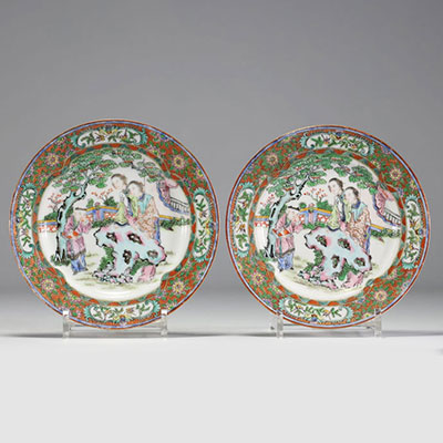 China - A pair of Famille rose porcelain plates decorated with figures.