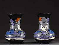 Zénith Gouda Meeuw - Paire de vases en faïence polychrome à décor de Mouettes, dessin de Willem Stuurman, exécuté par Zenith, Gouda, Pays-Bas, vers 1930.