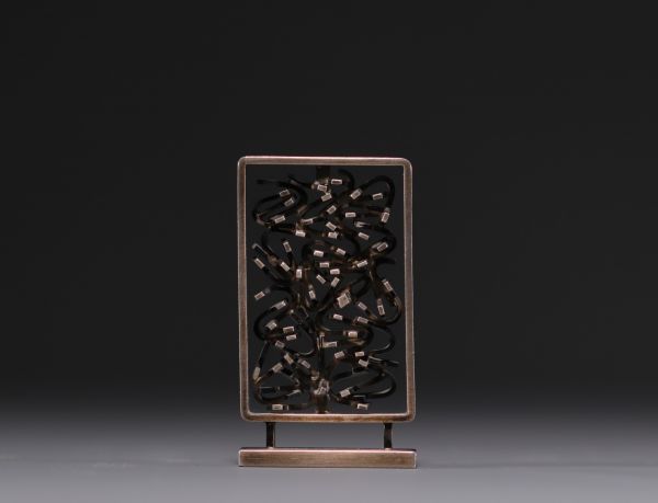 Petite sculpture contemporaine dans le goût d'Arnaldo POMODORO.
