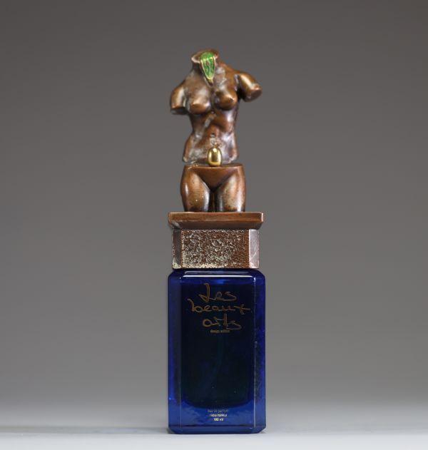 Flacon de parfum « Space Venus » Les Beaux Arts, surmonté d'une sculpture en bronze d'un torse féminin, 1996.