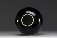 China - Black monochrome porcelain vase, mark under the piece, Kangxi period.