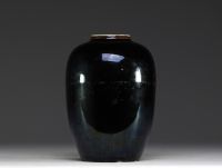 China - Black monochrome porcelain vase, mark under the piece, Kangxi period.