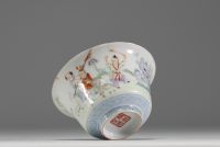 Chine - Ensemble de six bols couverts et un bol en porcelaine polychrome, époque XIXème.