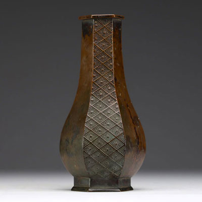 China - Small bronze vase with hexagonal base and head, 18th century.