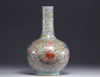 Vase en porcelaine de la famille rose 