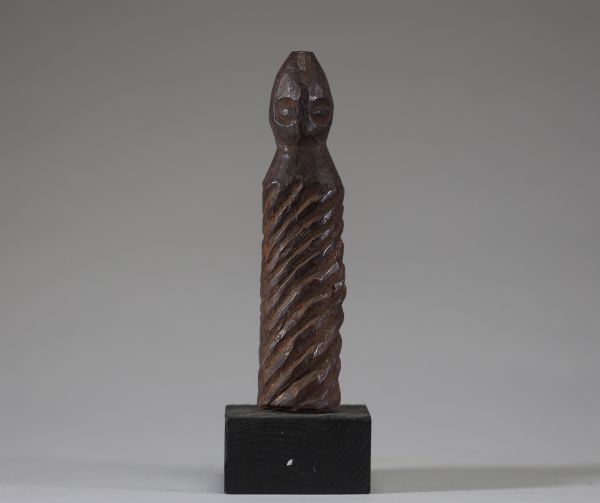Afrique RDC - Statuette Lega en bois sculpté, Congo RDC, première moitié XXème, sur socle.
