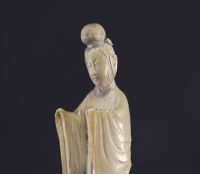 China - Guanyin, ivory sculpture on an exotic wood base, Ming period.