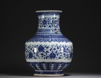 China - Large Hu-shaped vase in blue-white porcelain with floral decoration and bamboo handles, 19th century