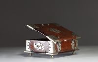 Coffret Colonial en loupe et argent des Indes Orientales Néerlandaises, Ceylan - Sri Lanka, d'époque XVIIIème.