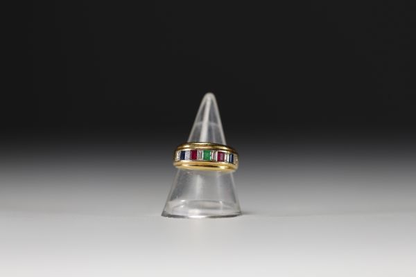 Ring set with diamonds, sapphire, rubies and emeralds in 18k gold weighing 5.2gr.