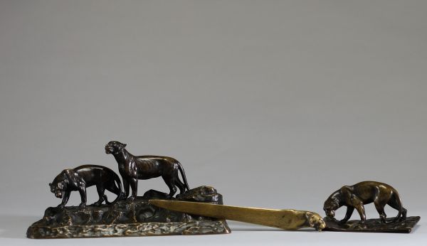 Louis RICHÉ (1877-1949) dans le goût de - Parure de bureau aux Lionnes en bronze à patine nuancée, vers 1880-1900
