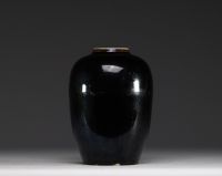 China - Black monochrome porcelain vase, mark under the piece, Kangxi period.