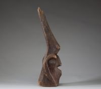 Afrique RDC - Masque en bois sculpté, perles et cauris, début XXème.