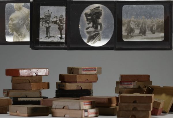 Ensemble de négatifs sur verre d'art coloniale et d'expéditions congolaise, vers 1920.