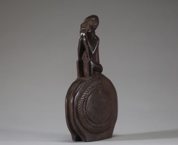 Afrique RDC - Cloche de féticheur Bakongo « Ndibu » en bois sculpté, Congo RDC, début XXème. 