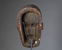 Afrique RDC - Masque chokwé « Mwana Pwo » en bois sculpté, patine tribale d'usage, Congo RDC/Angola, 1ère moitié XXème.
