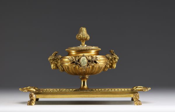 Alphonse GIROUX (1776-1848) Porcelain and bronze inkwell decorated with mistletoe leaves, ram's heads and paws, signed Alph. Giroux Paris.