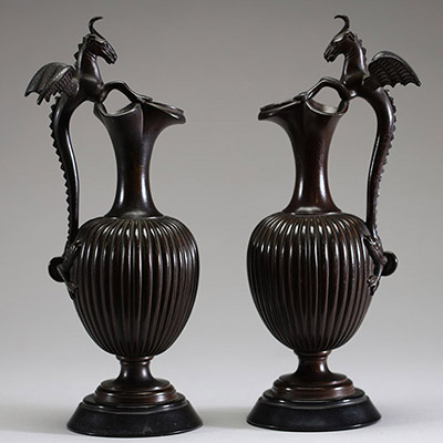 Paire d'aiguières en bronze d’après l’antique Grand Tour, réédition d'une aiguière de l'époque Romaine découverte à El Kseur Bejaia en Algérie, XIXème.