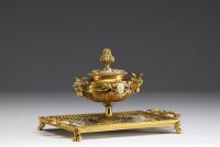 Alphonse GIROUX (1776-1848) Porcelain and bronze inkwell decorated with mistletoe leaves, ram's heads and paws, signed Alph. Giroux Paris.