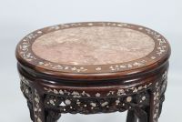 Chine - Table en bois dur et incrustation de nacre pour le marché Peranakan nyonya, vers 1900.