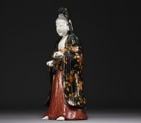 Chine - Guanying en porcelaine polychrome, bras mobiles.