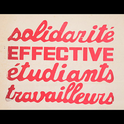 Mai 68 – solidarité EFFECTIVE, étudiants travailleurs  Affiche originale réalisée en sérigraphie couleur rose. École Nle Supérieure des Beaux-Arts, toute sa marge non coupée, traces d’humidité, Sujet intact. Non entoilée  59X89,2 cm