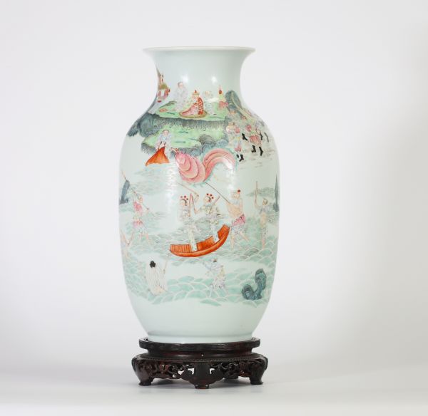 Vase balustre en porcelaine émaillée de la famille rose Chine, dynastie Qing,  fin XIXe siècle.